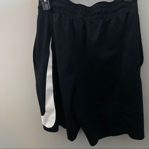 Boys medium Nike shorts; excellent condition